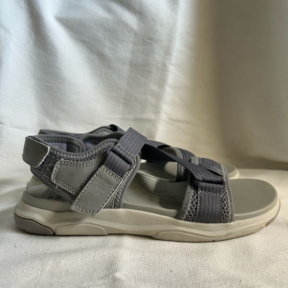 Earth Origins Sandals; Round Toe; Casual; Lightweight; Flat; Women’s Size 9-Gray - Picture 2 of 7